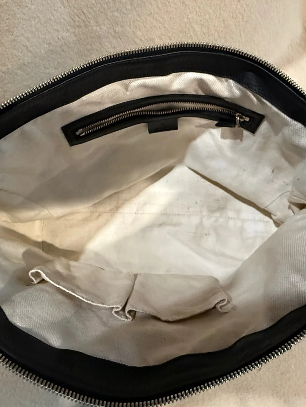 Gucci Black Pebbled Leather Embossed Double G Detail
